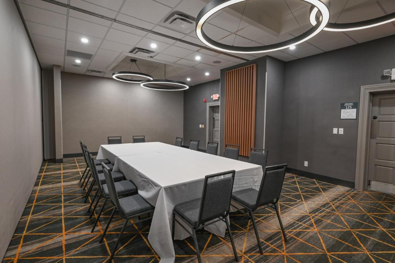 Holiday Inn Cleveland-Mayfield By Ihg Exterior foto
