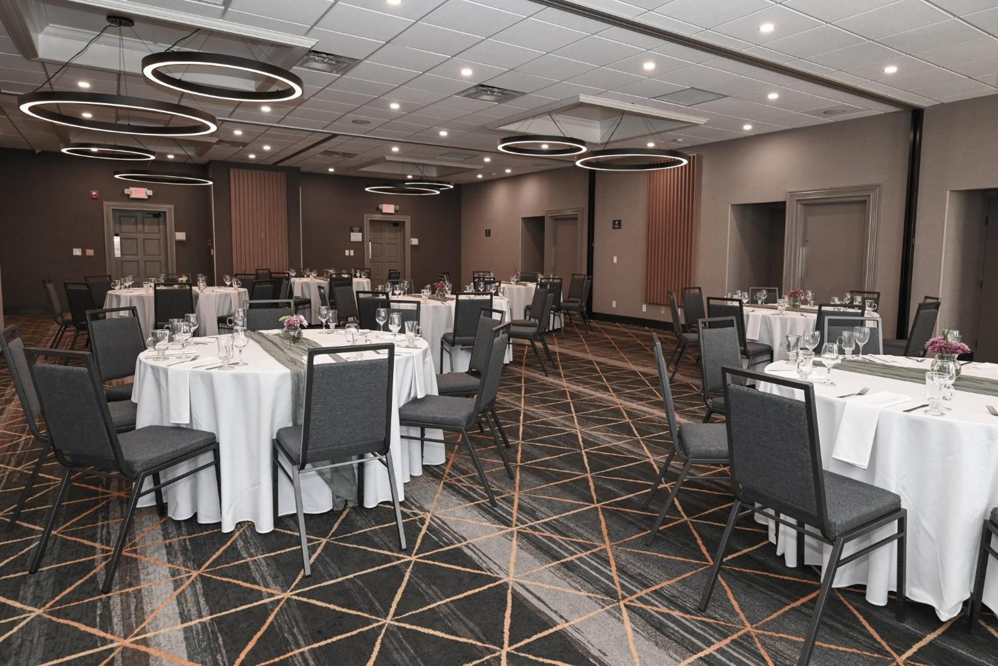 Holiday Inn Cleveland-Mayfield By Ihg Exterior foto